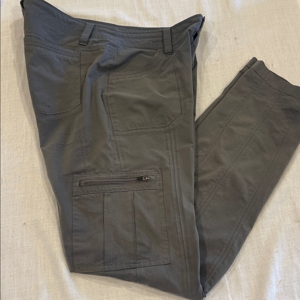 29105 Kuhl Raven hiking pants Size 4 regular. See pics for measurements